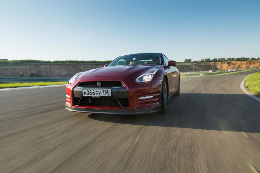  Nissan GT-R 2014 года  (фото 13 из 80)